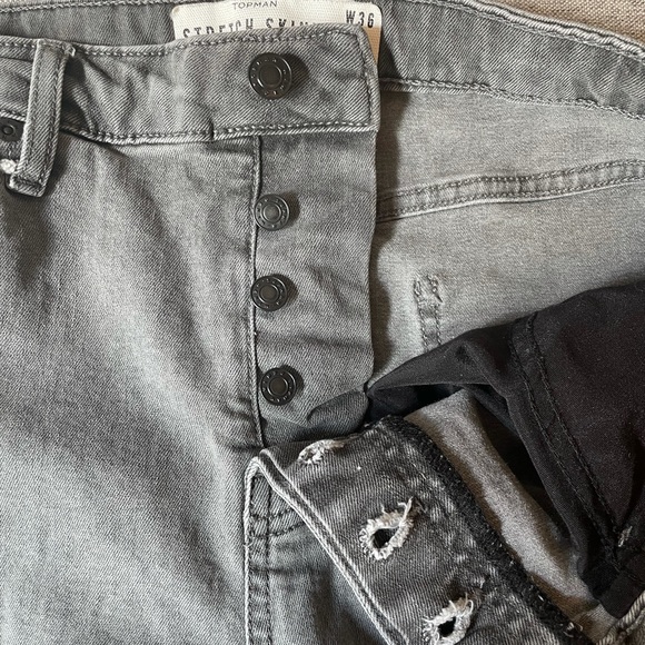 TOPMAN Distressed Shorts - Picture 7 of 8